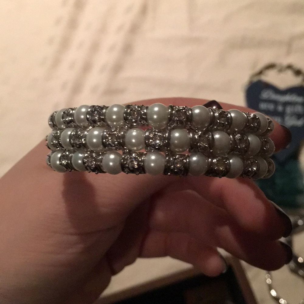 Silver pearl bracelet